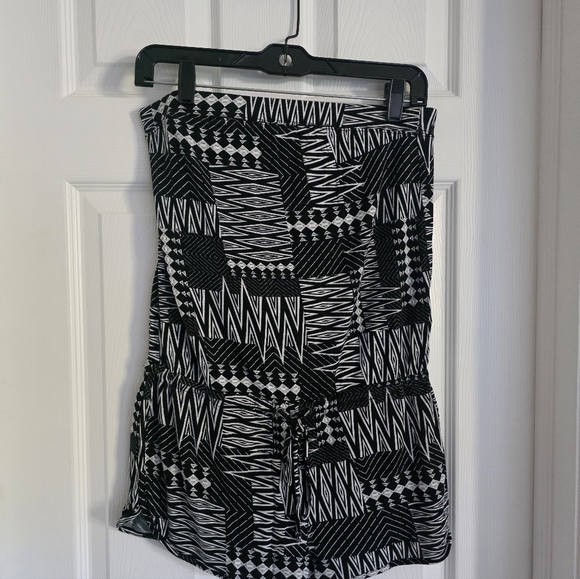 Other - Black and White Geometric Print Strapless Romper Size S